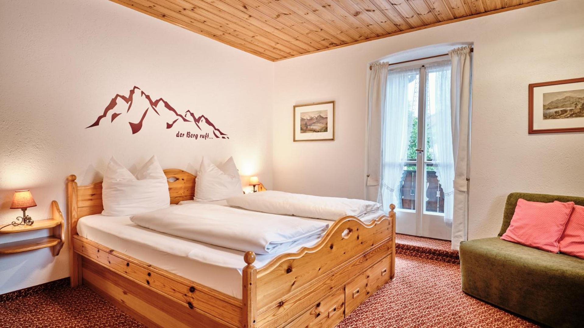 Herzogstand Garni Hotel 3*